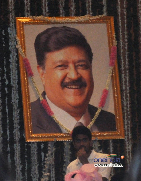 Bollywood celebrities attend Dr. Ashok Chopra`s prayer meet Photos